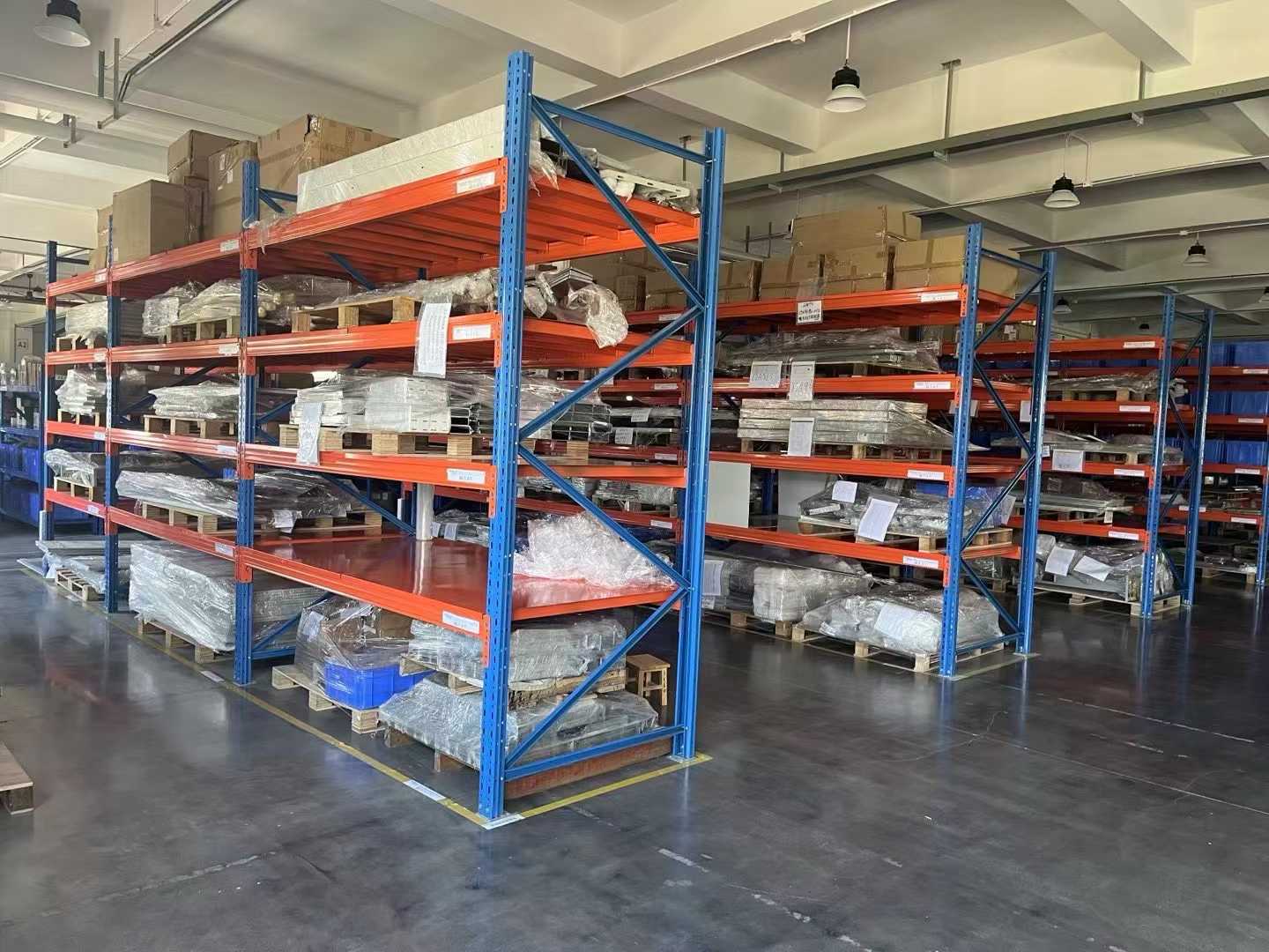 How do I choose the right pallet racking system for my warehouse?