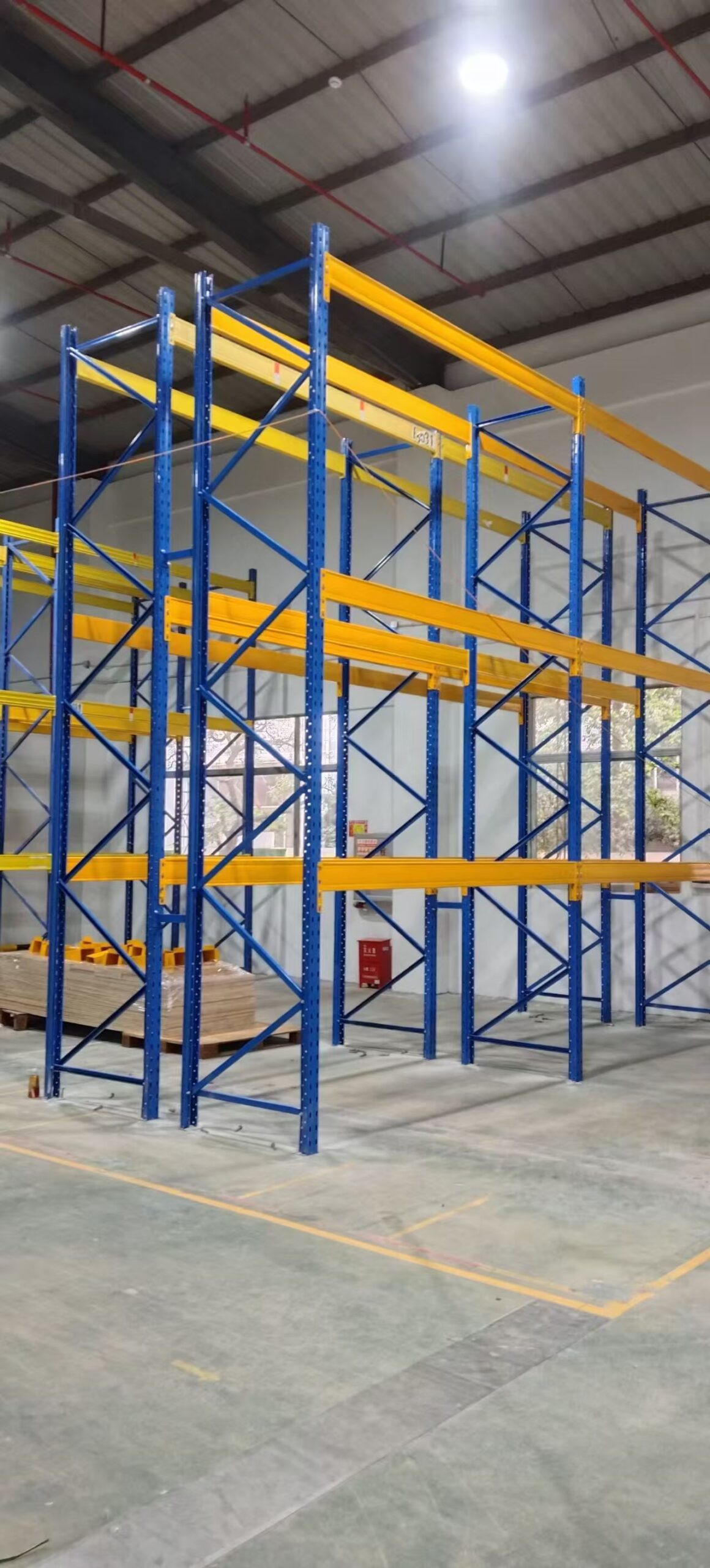 Heavy Duty Warehouse Racking for Large-Scale Industrial Storage
