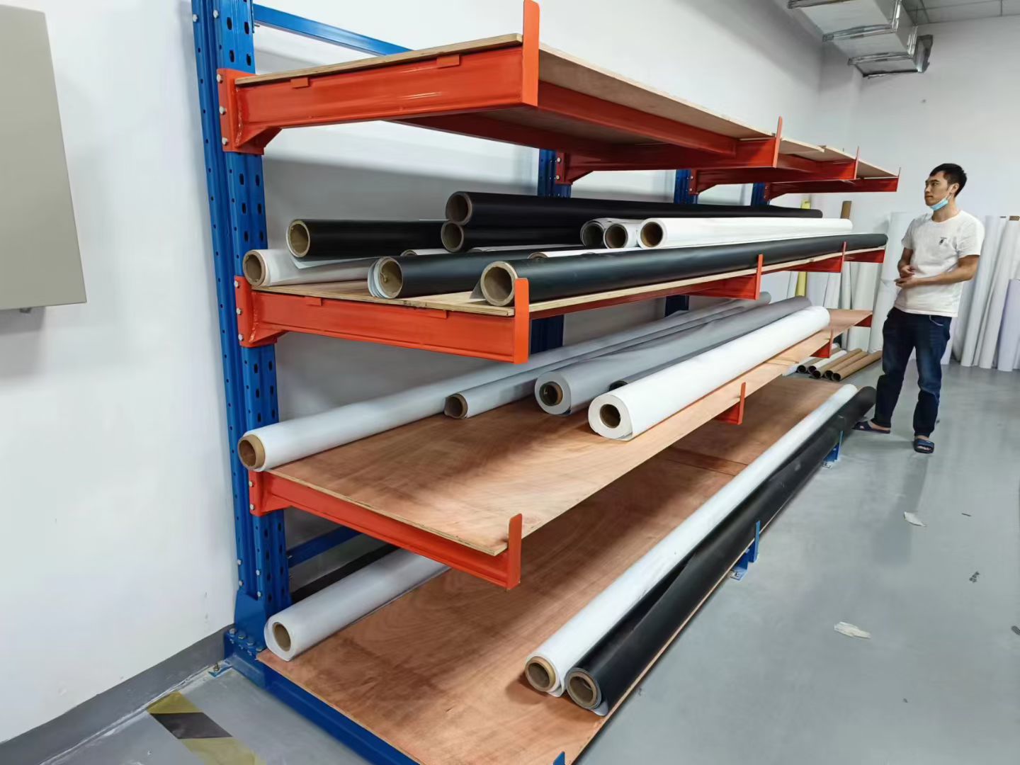 How to Choose the Right Heavy Duty Metal Shelving for Warehouse Use