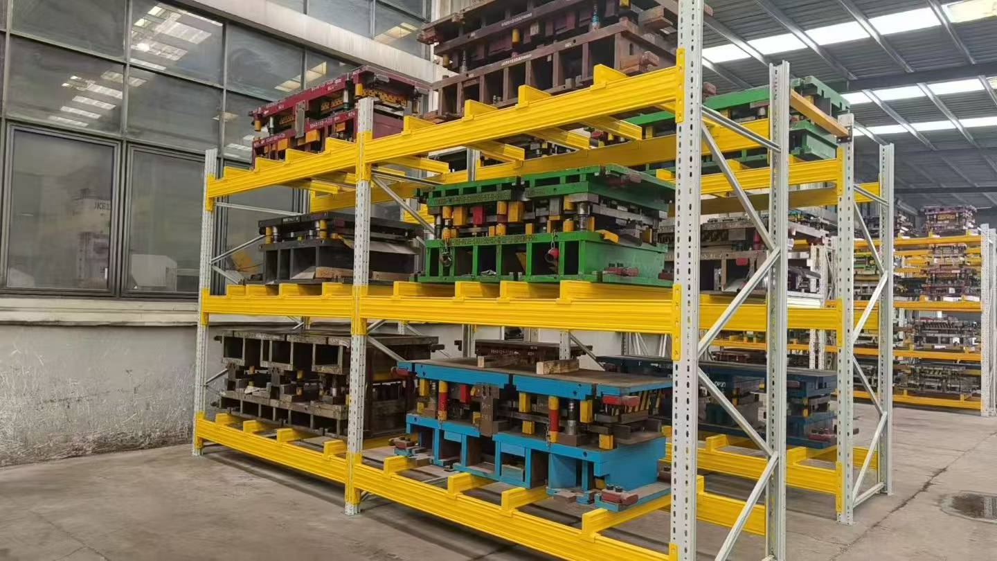 How to Compare Heavy Duty Metal Shelving Systems for Commercial Use