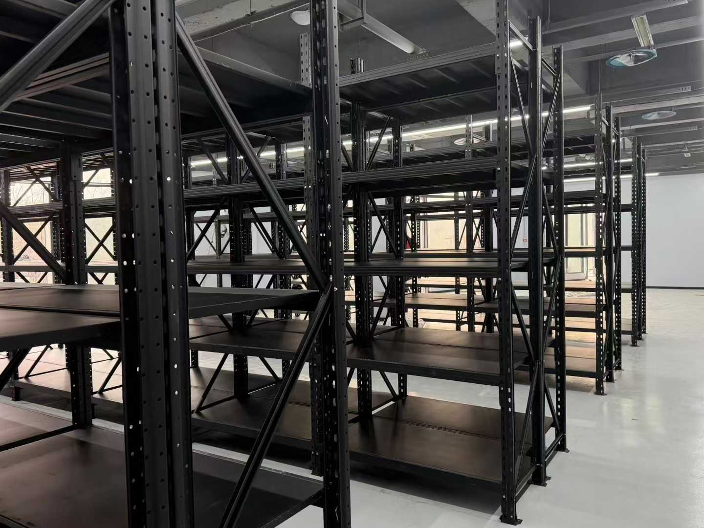 What Are the Benefits of Heavy Duty Warehouse Shelving