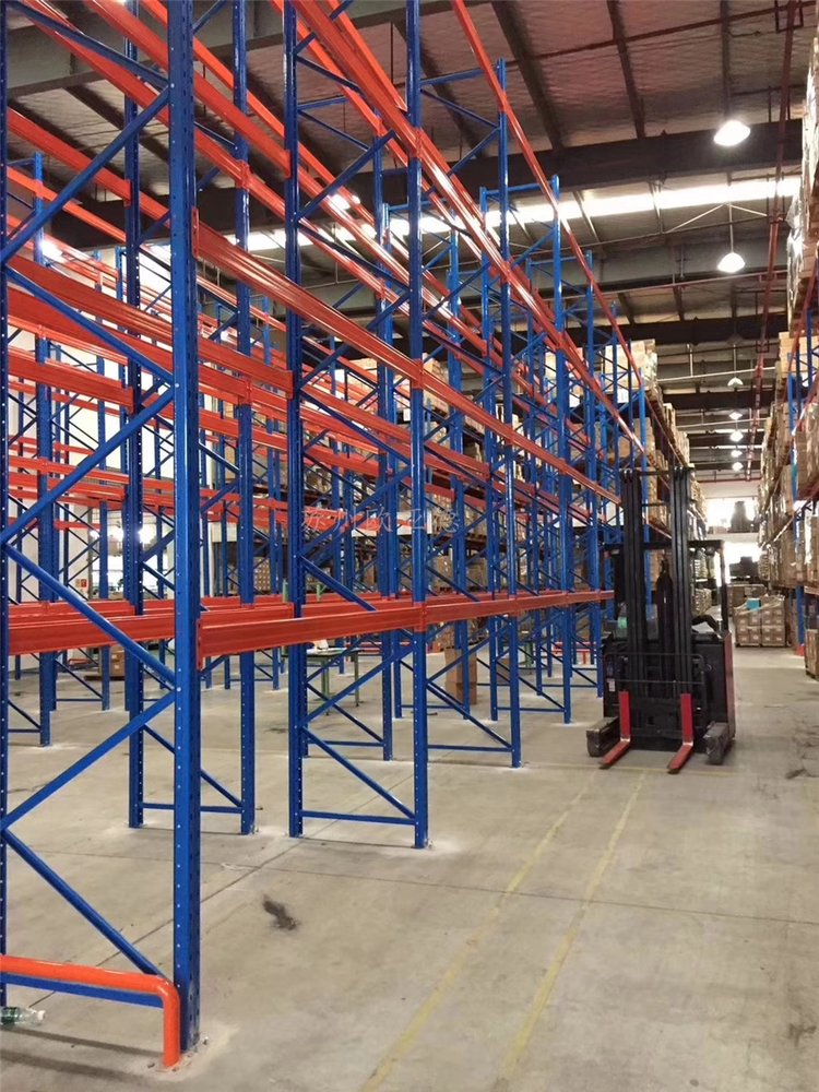 How to Improve Warehouse Capacity with a Heavy Duty Racking System