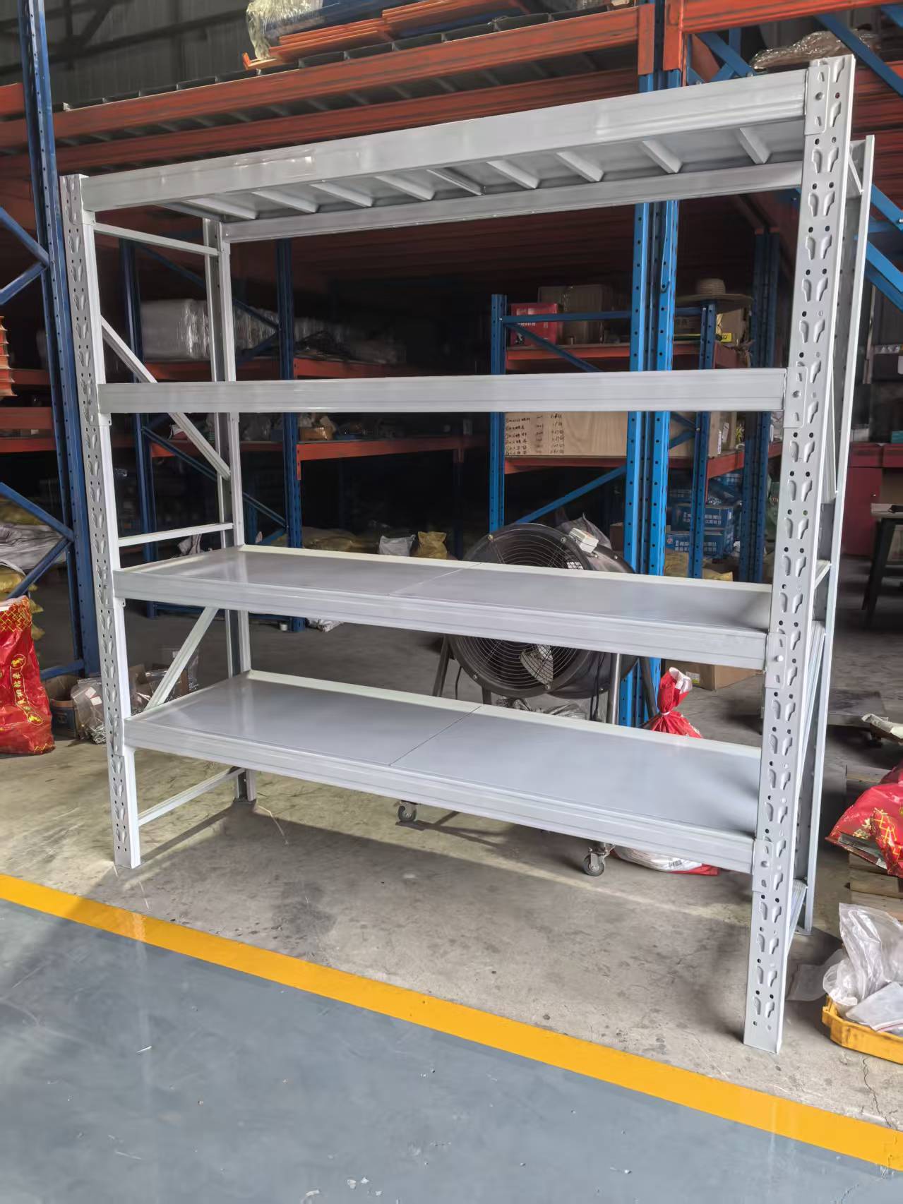 How to Choose a Heavy Duty Storage Rack for Industrial Applications
